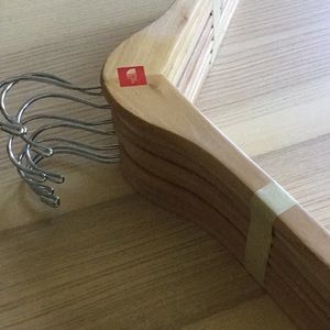 8 wooden shirt hangers